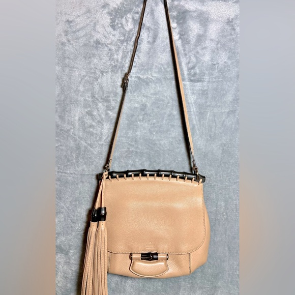 Gucci Bamboo Nouveau Camellia Medium
Fringe Bag - Picture 4 of 17